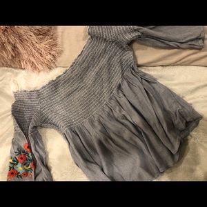 hollister top ❗️offers welcome ❗️